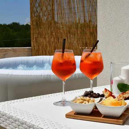 Lamarossa Trulli & Bed & Breakfast