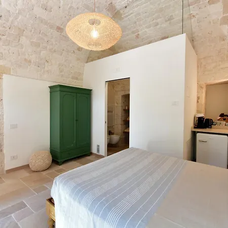 Bed & Breakfast Lamarossa Trulli & *