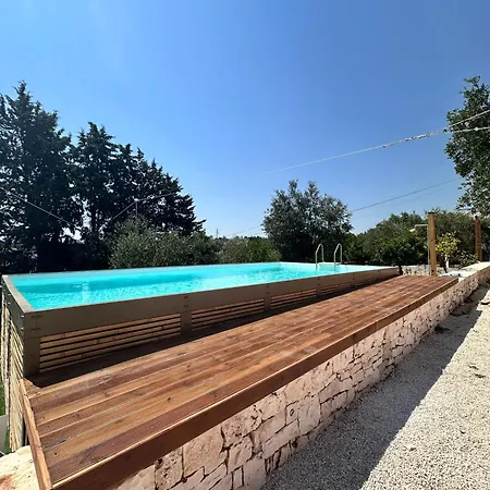 Lamarossa Trulli & Bed & Breakfast